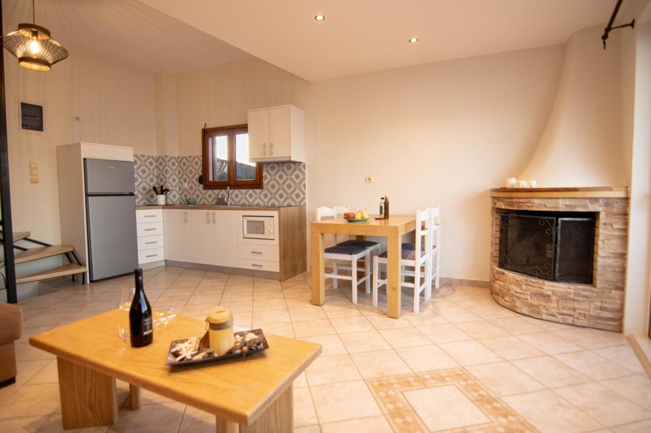 The Island House - Family Size Apt - Overlooking The Aegean - 3 Steps From The Beach Mókhlos Exterior foto