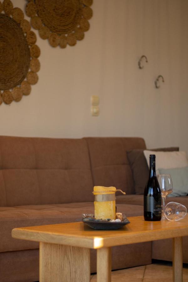 The Island House - Family Size Apt - Overlooking The Aegean - 3 Steps From The Beach Mókhlos Exterior foto