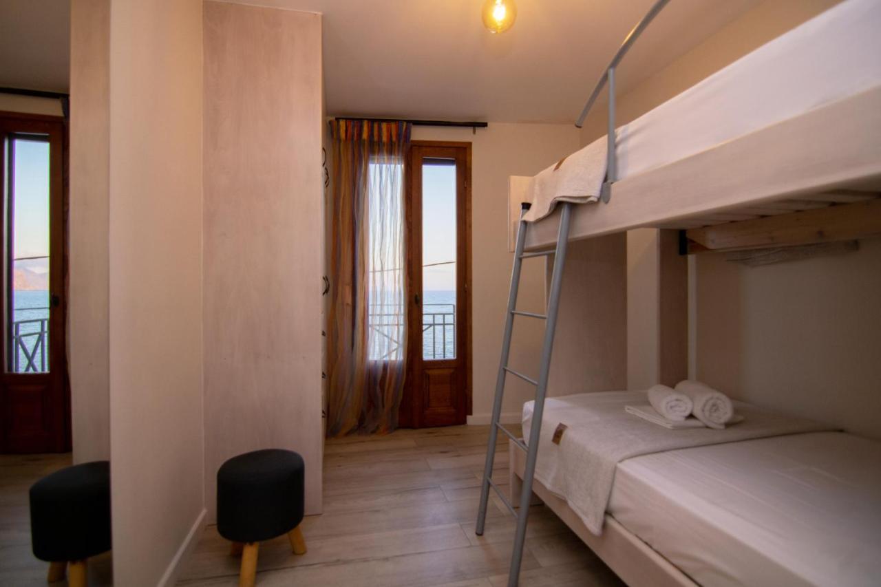 The Island House - Family Size Apt - Overlooking The Aegean - 3 Steps From The Beach Mókhlos Exterior foto